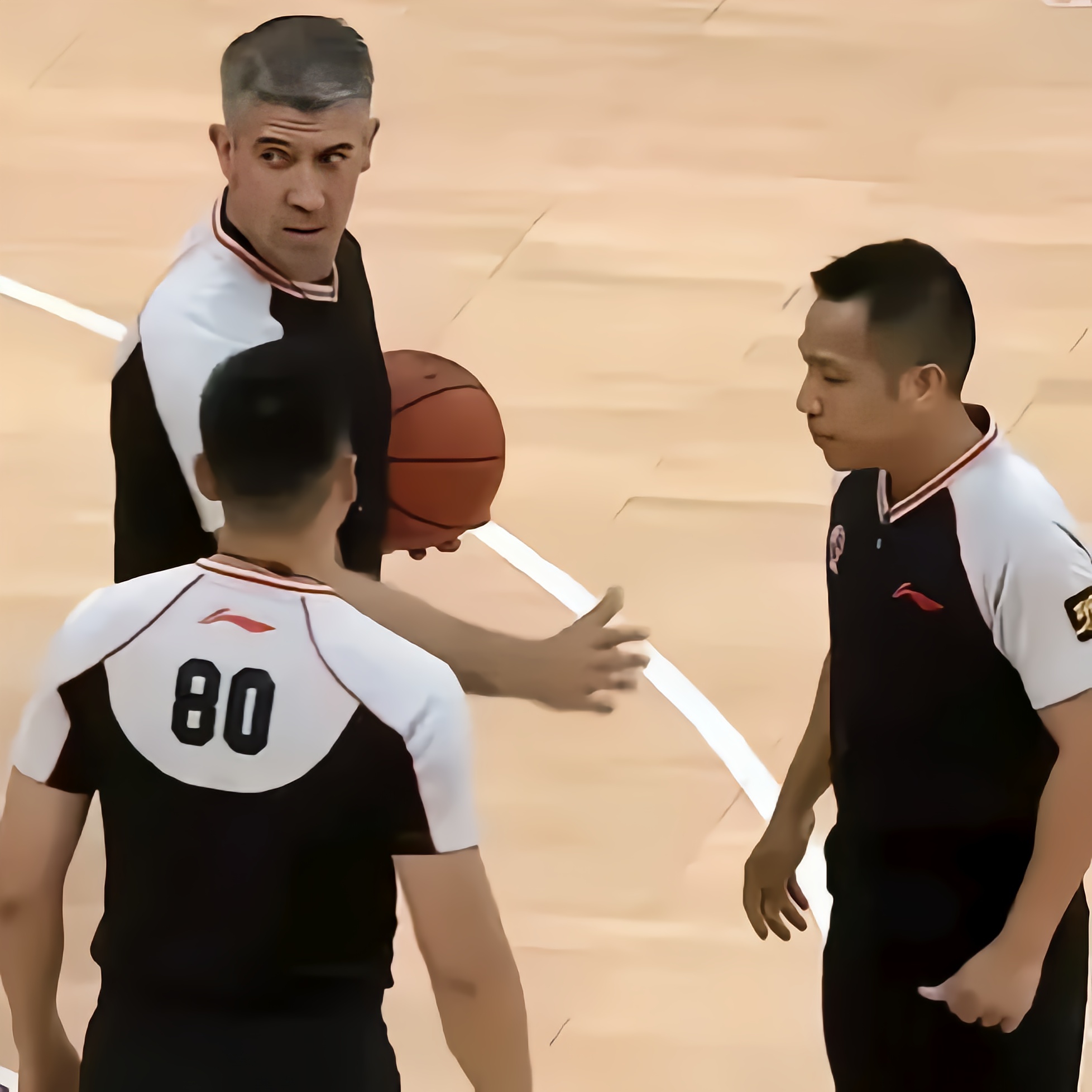 乐鱼体育app-关于今夜体能课后，俄克拉荷马雷霆篮板制胜备战CBA常规赛，赛场秩序良好，心理建设被强调的信息-乐鱼体育app