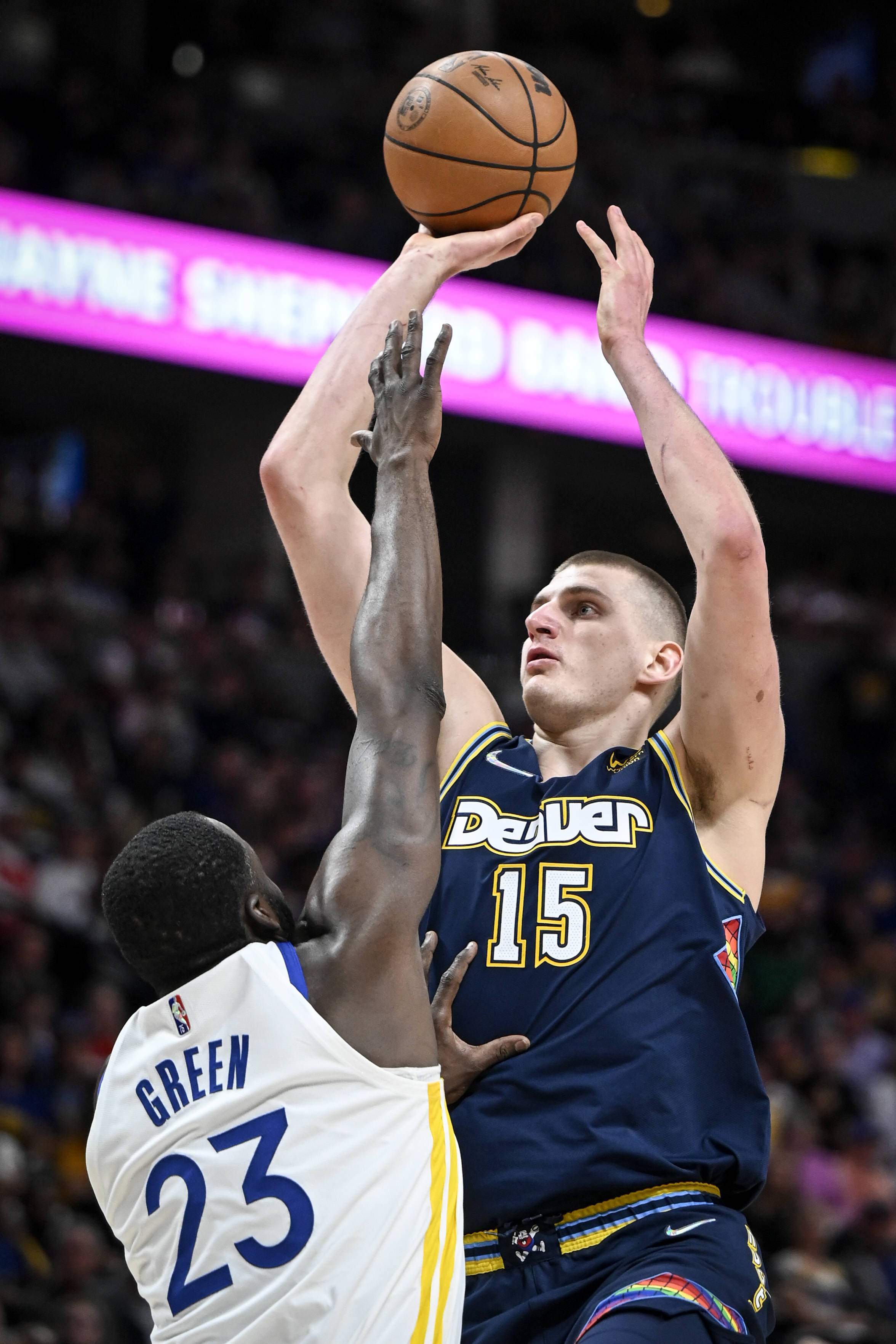 乐鱼体育app-包含丹佛掘金训练开放日，关键时刻复出首秀引欢呼，意甲在即，资深球员宣示担当的词条-乐鱼体育app